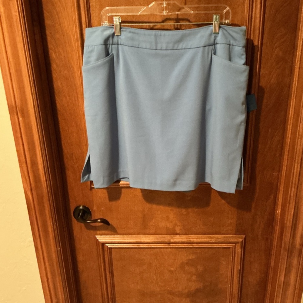TEHAMA Size 16 - Sky Blue Skort